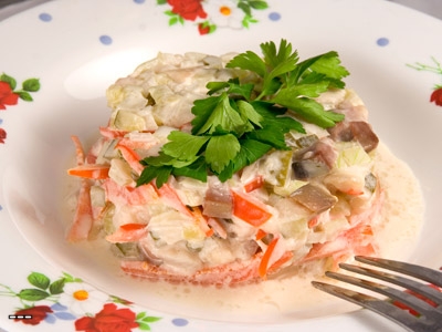 Рецепт - Салат с сельдью и овощами
