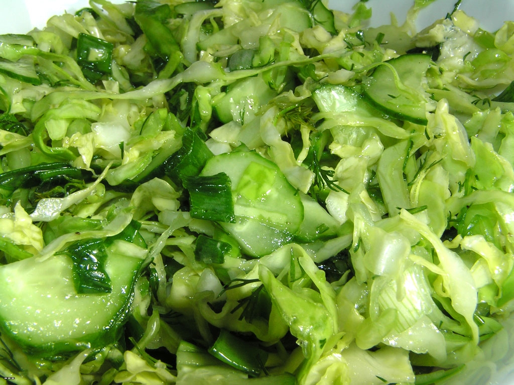 Рецепт - Салат из капусты с огурцом