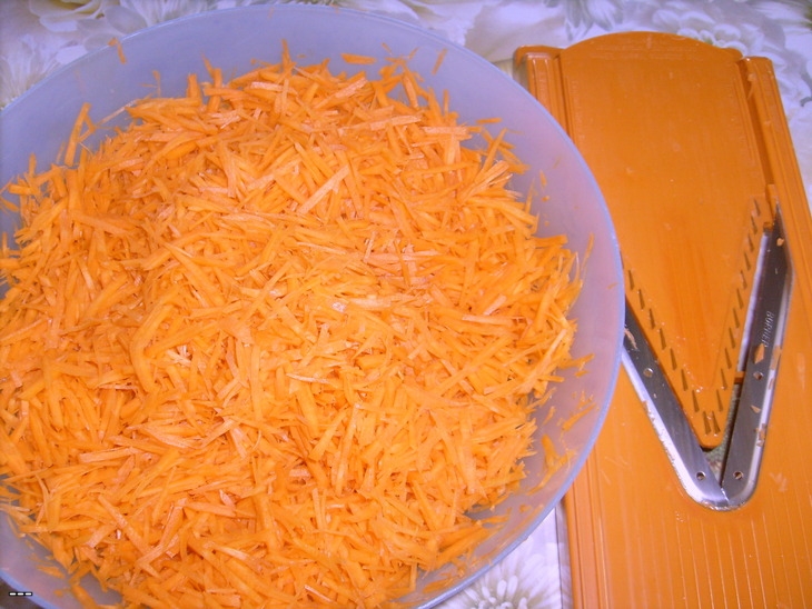 Рецепт - Салат из моркови с чесноком